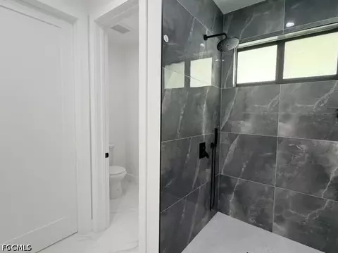 Bath - 129 Carousel Ave, Labelle, FL 33935 photo 6 of 6