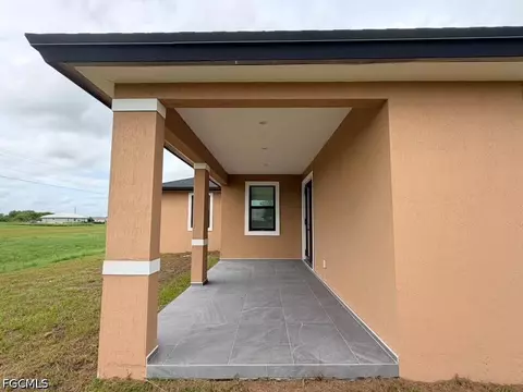 Exterior - 129 Carousel Ave, Labelle, FL 33935 photo 2 of 3