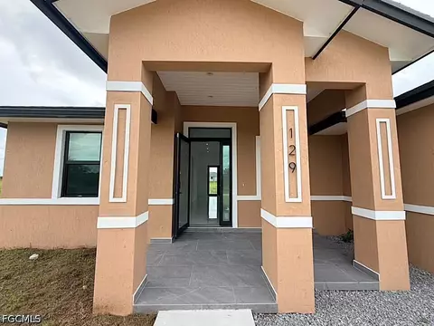 Exterior - 129 Carousel Ave, Labelle, FL 33935 photo 3 of 3