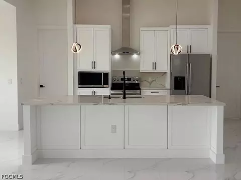 Kitchen - 129 Carousel Ave, Labelle, FL 33935 photo 2 of 4