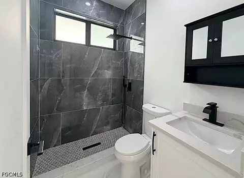 Bath - 129 Carousel Ave, Labelle, FL 33935 photo 1 of 6