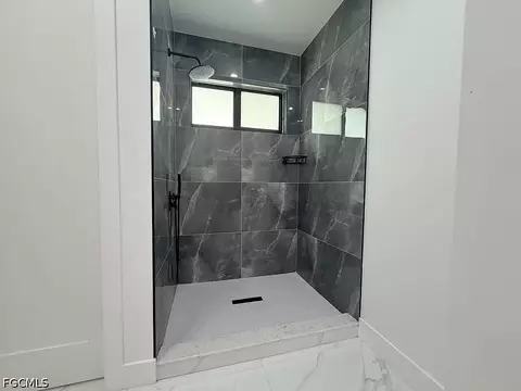 Bath - 129 Carousel Ave, Labelle, FL 33935 photo 4 of 6