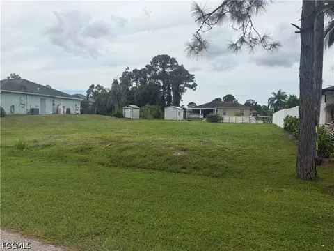 1017 Alaska Ave, Lehigh Acres, FL 33971