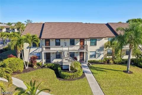 9290 Lake Park Dr #201, Fort Myers, FL 33919