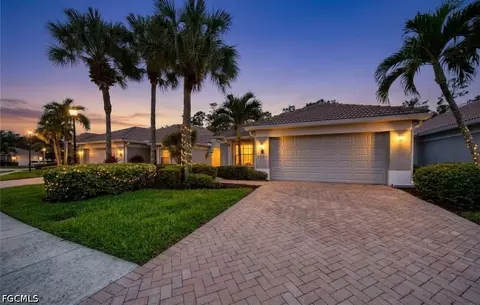 9521 Hemingway Ln, Fort Myers, FL 33913
