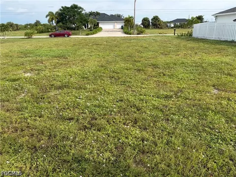 828 NW 8th Ter, Cape Coral, FL 33993