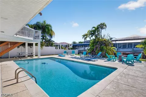 220 Curlew St, Fort Myers Beach, FL 33931