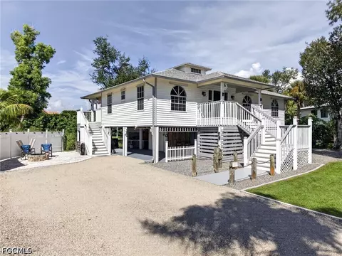 13370 Almond Dr, Fort Myers, FL 33908