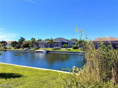 1330 SW Santa Barbara Pl, Cape Coral, FL 33991