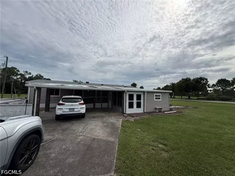 19260 Arrowhead Ln, North Fort Myers, FL 33903
