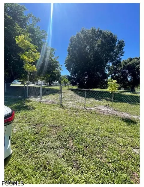 228 Maria St, Fort Myers, FL 33916