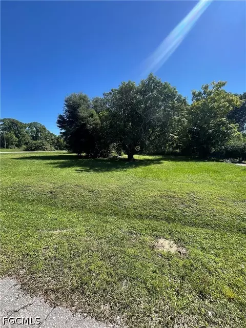 2909 Cocos Ave, Fort Myers, FL 33901