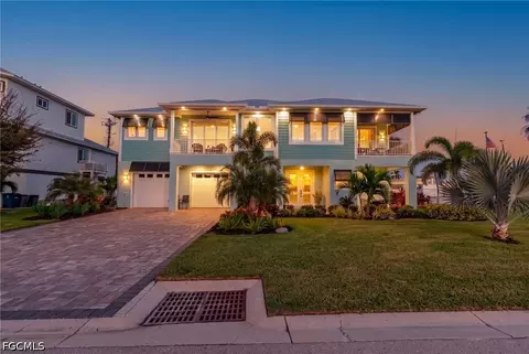 810 San Carlos Dr, Fort Myers Beach, FL 33931