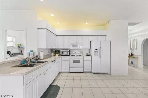 Kitchen - 9290 Lanthorn Way, Estero, FL 33928 photo 4 of 4