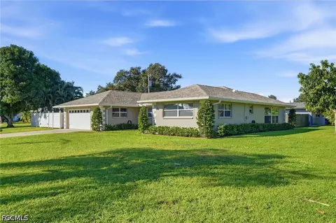 5654 Natoma Dr, Fort Myers, FL 33919