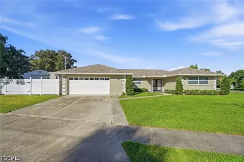5654 Natoma Dr, Fort Myers, FL 33919