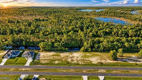 39 Wilmington Pkwy, Cape Coral, FL 33993