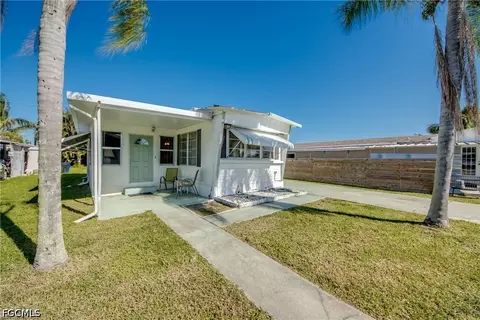 123 Amber Ave, North Fort Myers, FL 33917
