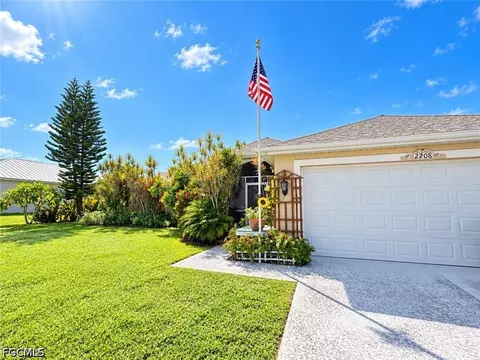 2208 NW 1st Pl, Cape Coral, FL 33993