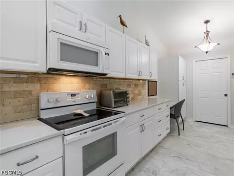 Kitchen - 3652 Stone Way, Estero, FL 33928 photo 6 of 8