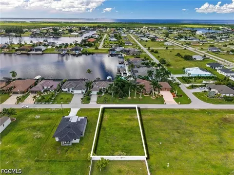 3105 NW 42nd Pl, Cape Coral, FL 33993