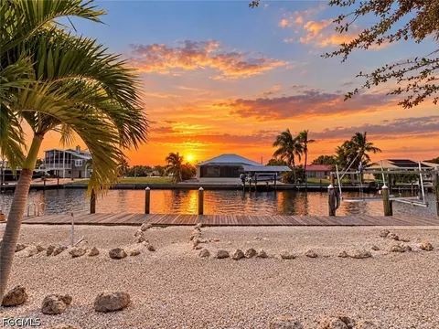 2963 Cussell Dr, Saint James City, FL 33956