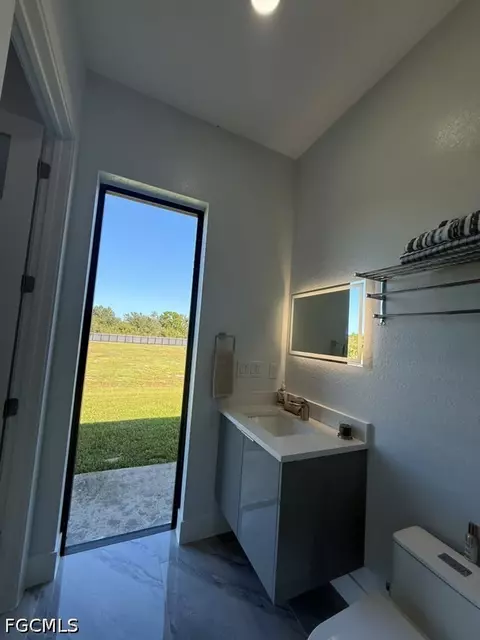 Bath - 7620 23rd Pl, Labelle, FL 33935 photo 13 of 14