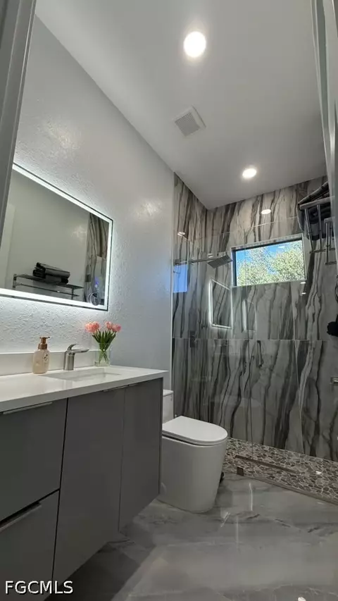 Bath - 7620 23rd Pl, Labelle, FL 33935 photo 10 of 14