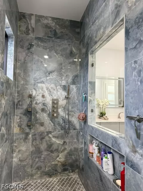 Bath - 7620 23rd Pl, Labelle, FL 33935 photo 6 of 14