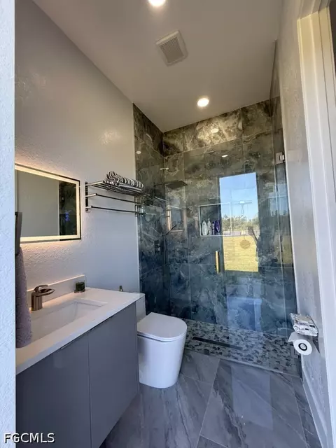 Bath - 7620 23rd Pl, Labelle, FL 33935 photo 14 of 14