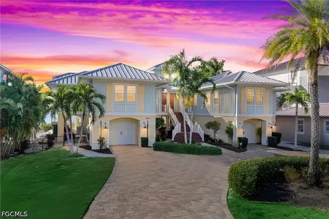 12271 Shoreview Dr, Matlacha, FL 33993