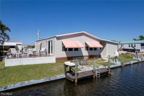 2900 Binnacle Ln, Saint James City, FL 33956