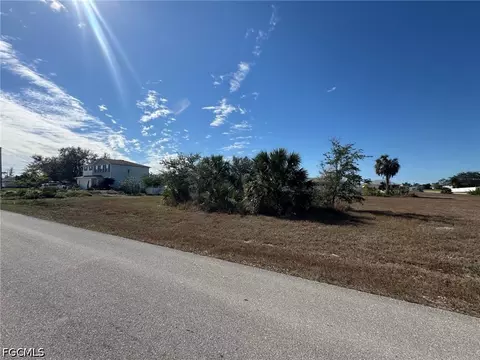 4022 NE 22nd Pl, Cape Coral, FL 33909