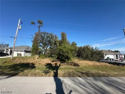 3453 NE 18th Pl, Cape Coral, FL 33909