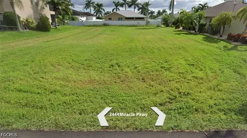2444 Miracle Pkwy, Cape Coral, FL 33914