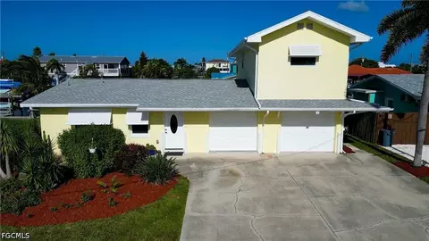 2756 Velma St, Matlacha, FL 33993