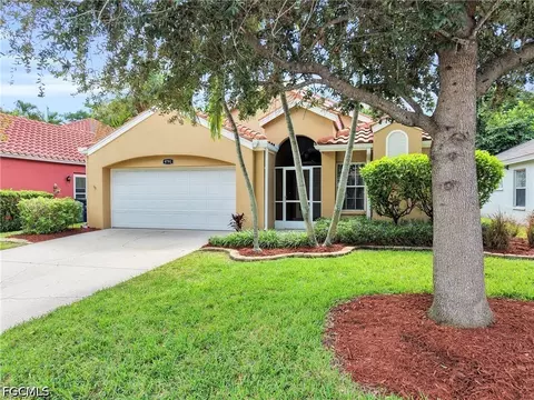 9791 Las Casas Dr, Fort Myers, FL 33919