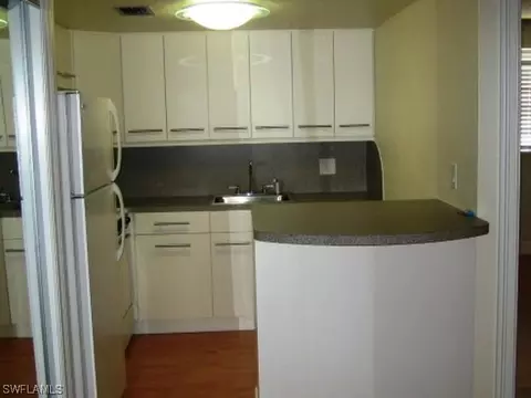 975 9th Ave S #4, Naples, FL 34102 photo 1