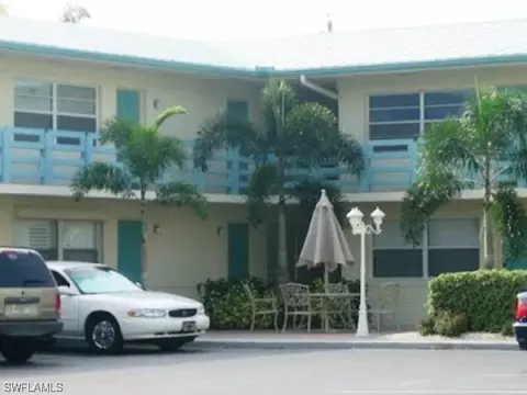 975 9th Ave S #4, Naples, FL 34102 photo 2