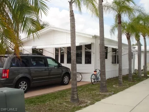 20140 Plum Tree Ln, Estero, FL 33928 photo 2