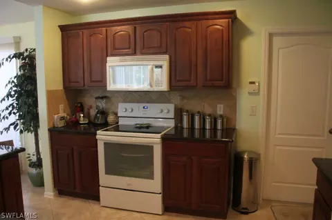 1320 SW 15th Ter, Cape Coral, FL 33991 photo 14