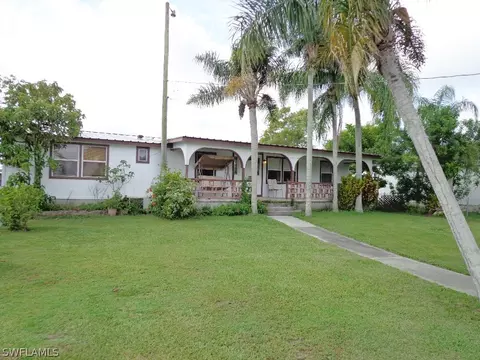 1357 Riverview Dr, Moore Haven, FL 33471 photo 2
