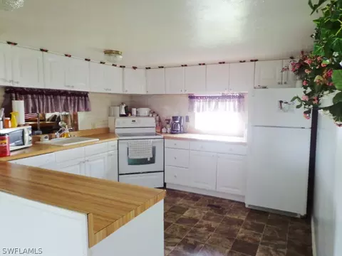 1357 Riverview Dr, Moore Haven, FL 33471 photo 16
