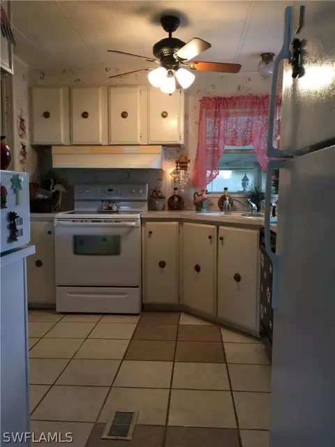 398 5th St, Moore Haven, FL 33471 photo 3