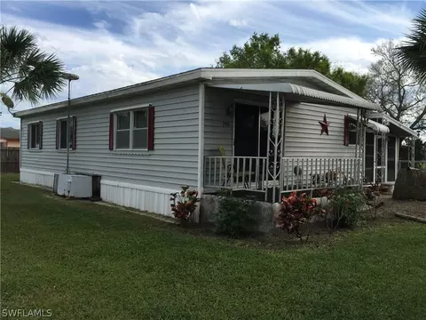 398 5th St, Moore Haven, FL 33471 photo 2