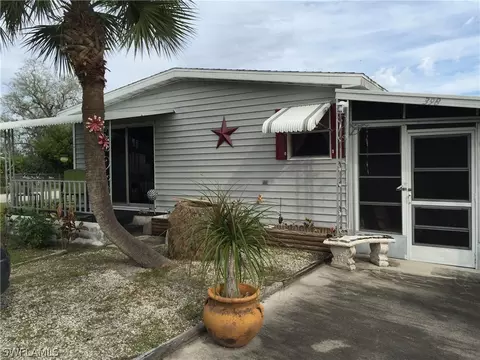 398 5th St, Moore Haven, FL 33471 photo 1
