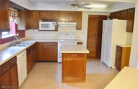 370 Trader Rd, Labelle, FL 33935 photo 4