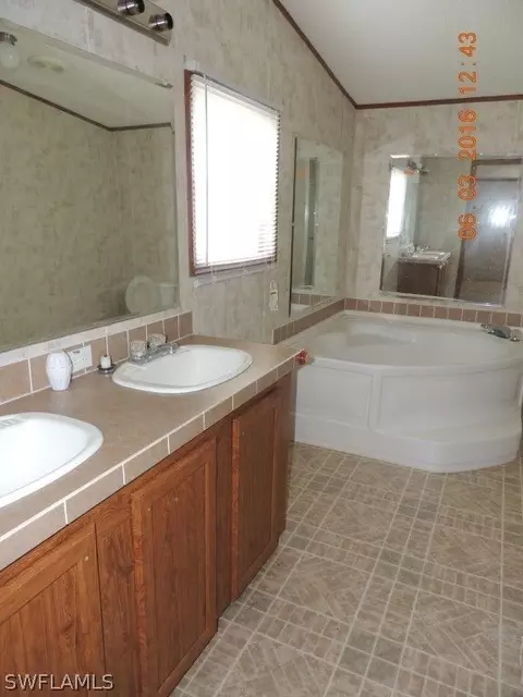 1350 Riverview Dr, Moore Haven, FL 33471 photo 5