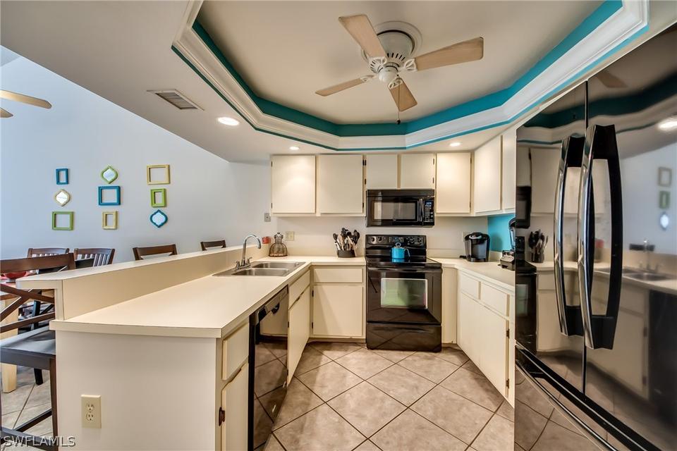  12921 Meadowood Ct, Fort Myers, FL 33919 photo 3