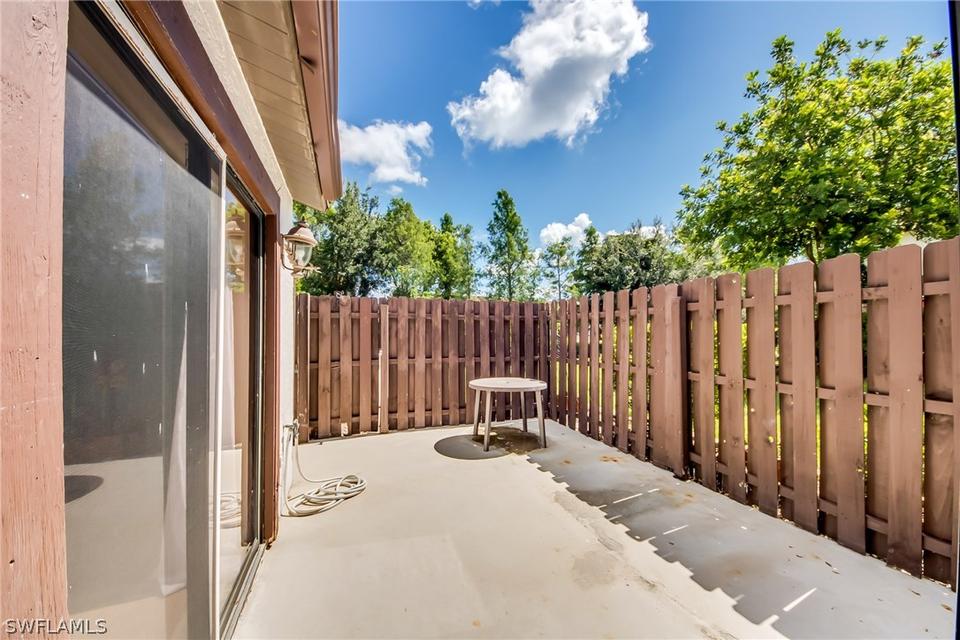  12921 Meadowood Ct, Fort Myers, FL 33919 photo 4